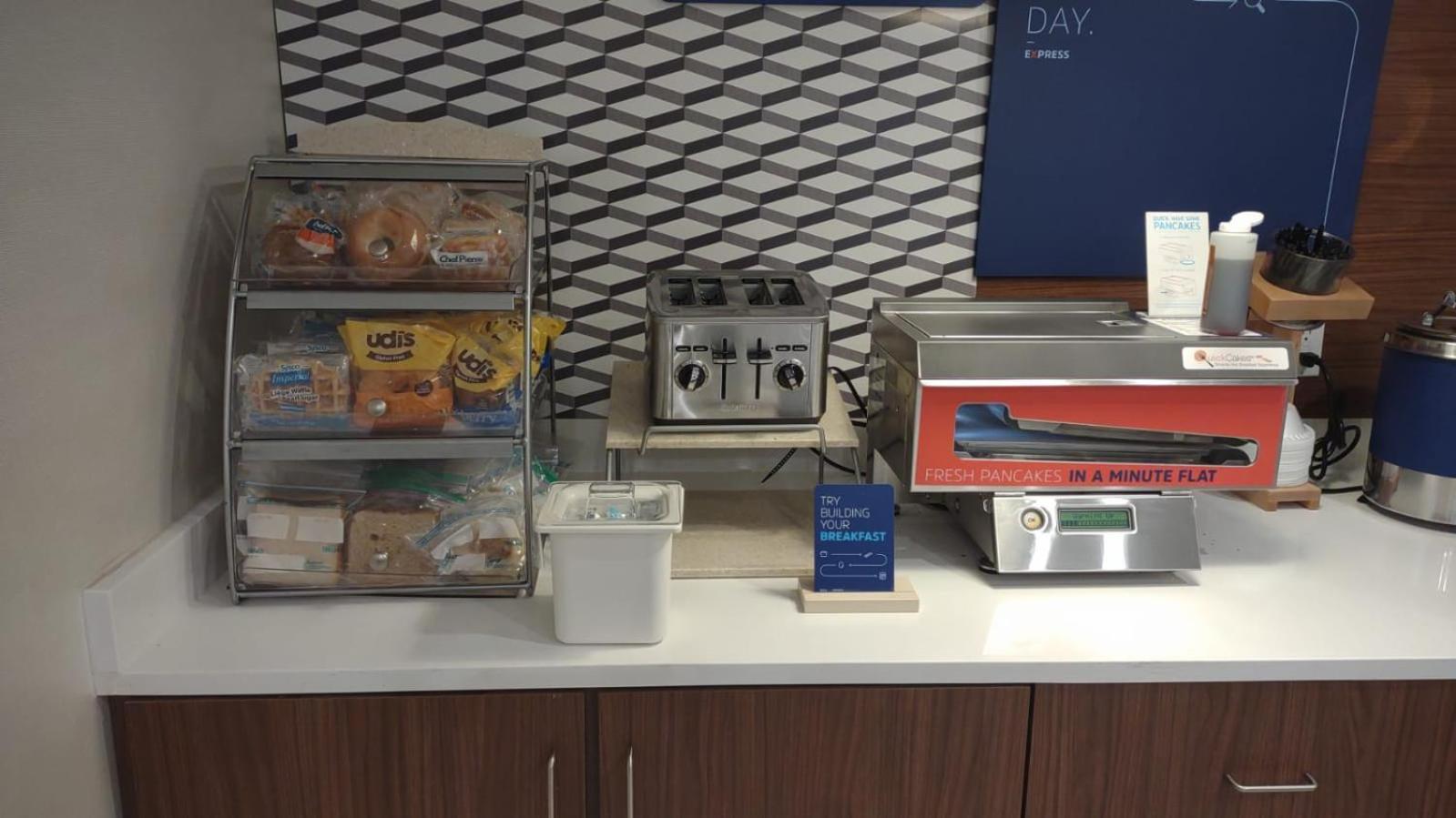 Holiday Inn Express And Suites Chicago West - St Charles By Ihg Saint Charles Kültér fotó
